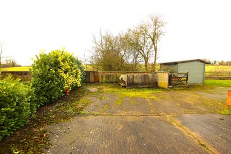 ADDITIONAL SIDE GARDEN