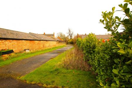 ADDITIONAL SIDE GARDEN