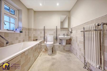 EN-SUITE BATHROOM