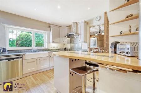 KITCHEN / BREAKFAST ROOM