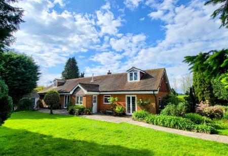 DELIGHTFUL REAR GARDEN