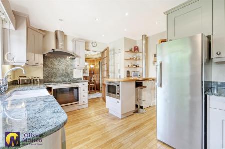 KITCHEN / BREAKFAST ROOM