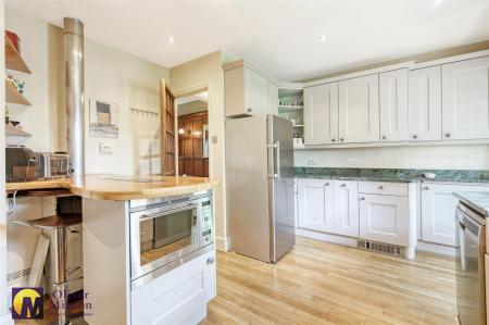 KITCHEN / BREAKFAST ROOM