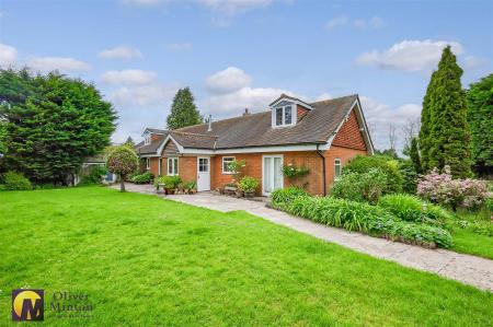 DELIGHTFUL REAR GARDEN