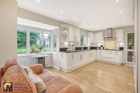 KITCHEN / BREAKFAST ROOM