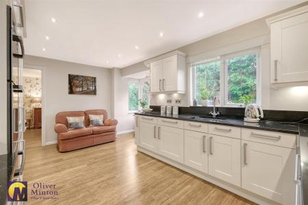 KITCHEN / BREAKFAST ROOM