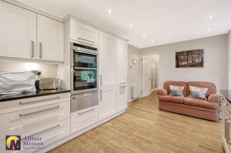 KITCHEN / BREAKFAST ROOM