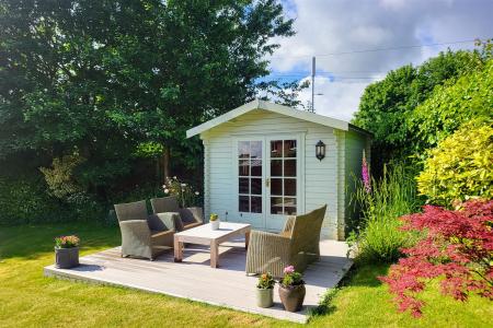 SECLUDED REAR GARDEN