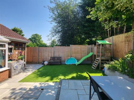 LANDSCAPED REAR GARDEN