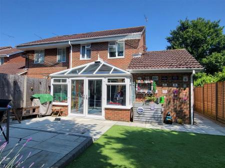 LANDSCAPED REAR GARDEN