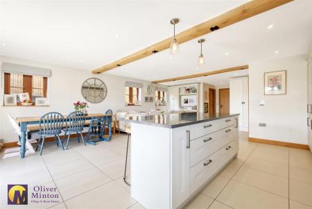 SUPERB KITCHEN/FAMILY ROOM