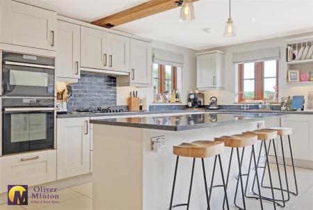 SUPERB KITCHEN/FAMILY ROOM