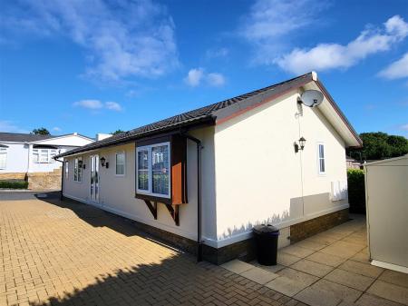 DRIVEWAY & GARDEN AREA