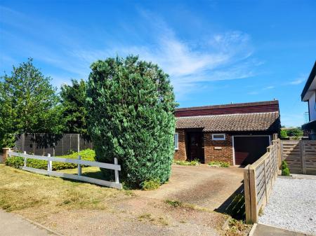 FRONT GARDEN & DRIVEWAY