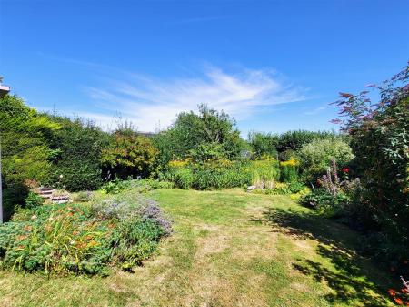 SUPERB REAR GARDEN