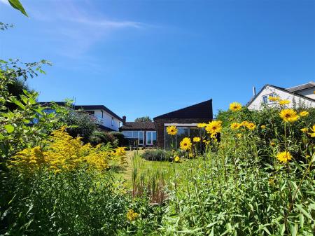 SUPERB REAR GARDEN