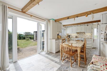 SUPERB KITCHEN/DINER