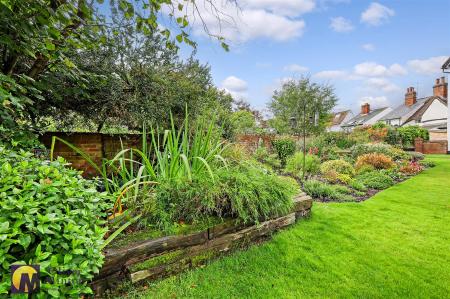 ATTRACTIVE COMMUNAL GARDENS