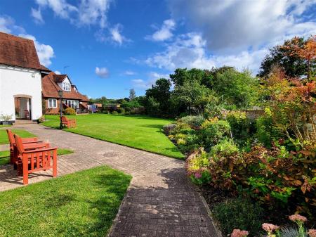 ATTRACTIVE COMMUNAL GARDENS