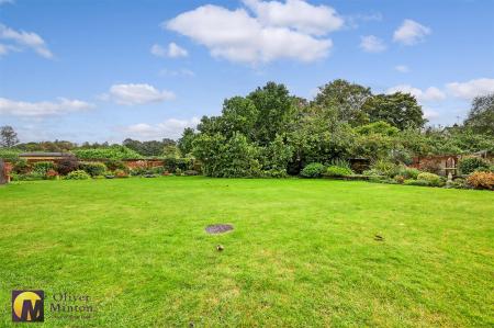 ATTRACTIVE COMMUNAL GARDENS