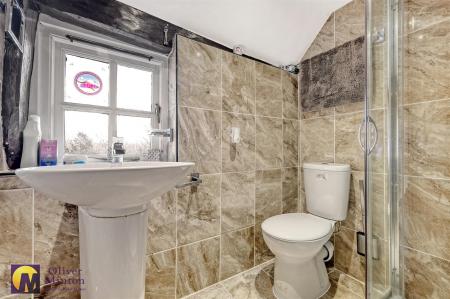 EN-SUITE BATHROOM