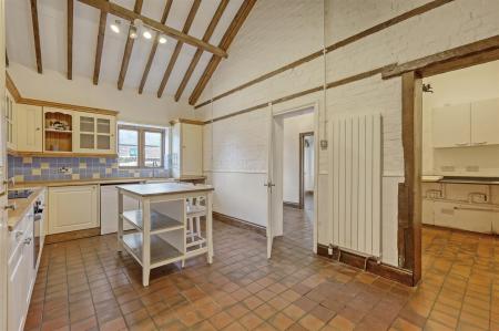 KITCHEN/BREAKFAST ROOM