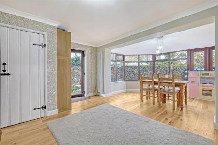 EXTENDED LOUNGE/DINING ROOM