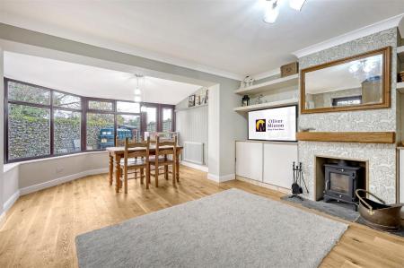 EXTENDED LOUNGE/DINING ROOM