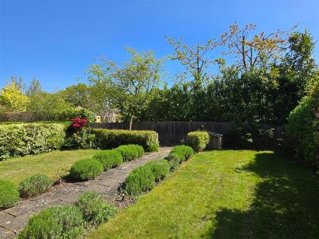 LANDSCAPED FRONT GARDEN