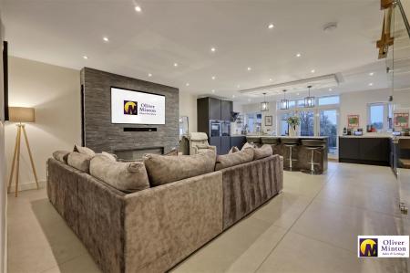 SUPERB OPEN-PLAN LIVING ROOM/KITCHEN