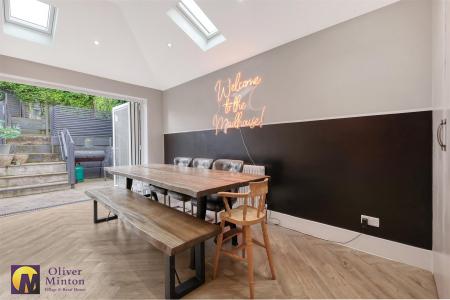 OPEN-PLAN THROUGH LOUNGE/KITCHEN DINER