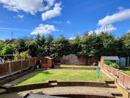 ENCLOSED REAR GARDEN
