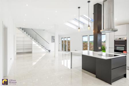 SUPERB OPEN PLAN LIVING ROOM / KITCHEN