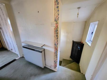 FIRST FLOOR LANDING
