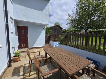 SUPERB REAR GARDEN