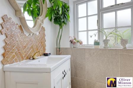 Spacious Bathroom