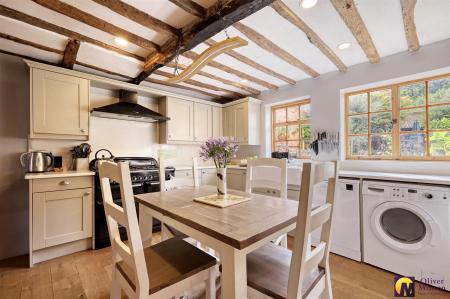 Attractive Kitchen/Breakfast Room