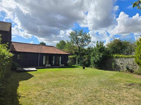 REAR GARDEN (Amenity land)