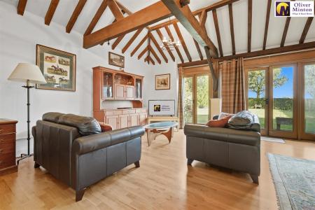 OPEN PLAN LIVING ROOM / KITCHEN