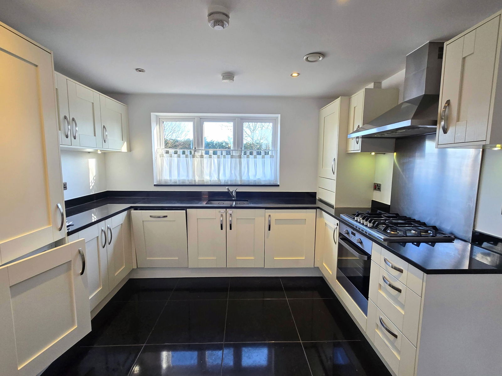 Image for CHAIN FREE 4 Bed DETACHED House - Clements Close, Puckeridge