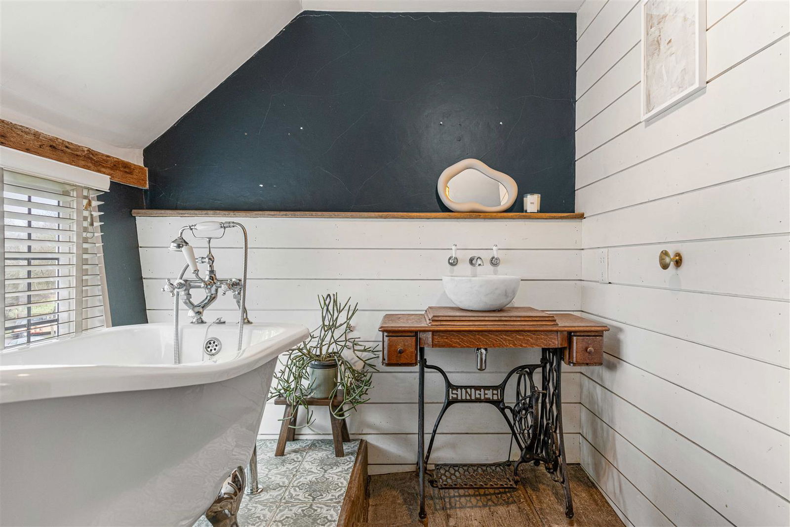 Image for CHAIN FREE Beautiful Cottage - Braughing, Herts