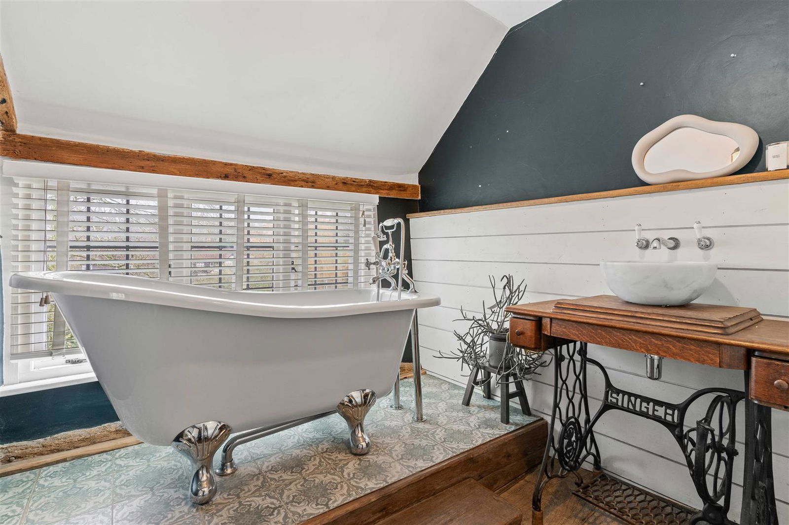 Image for CHAIN FREE Beautiful Cottage - Braughing, Herts