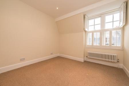 bedroom Glenloch Road nw3 ID41554