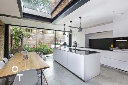 Kitchen (Main)