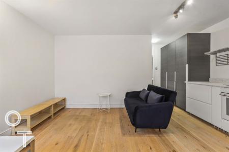 Kitchen / reception