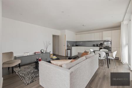 Flat 45, Pinto Tower SW8 2FS-9.jpg