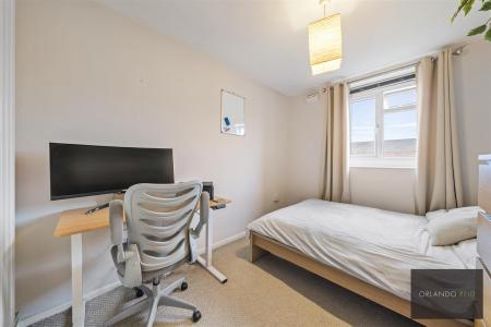 Flat 38, Enfield House SW9 9HB-12.jpg