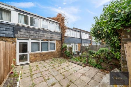 108 Woodvale Walk SE27 0EY-12.jpg