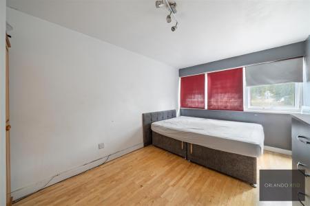 108 Woodvale Walk SE27 0EY-3.jpg