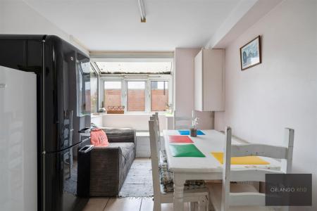 108 Woodvale Walk SE27 0EY-7.jpg